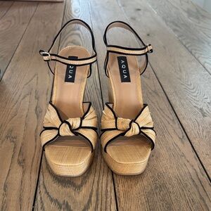 AQUA Women's Tan Raffia Platform Sandals